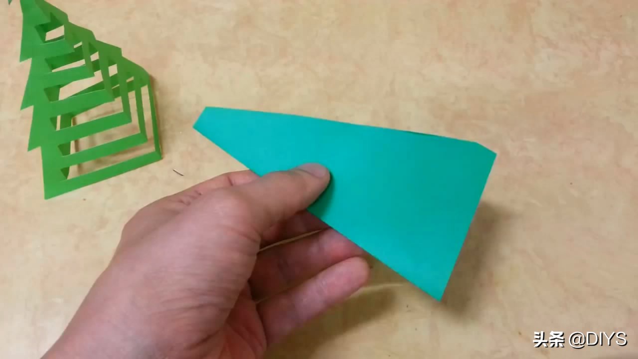 手工剪纸圣诞树需要什么材料,圣诞树剪纸手工8-10岁