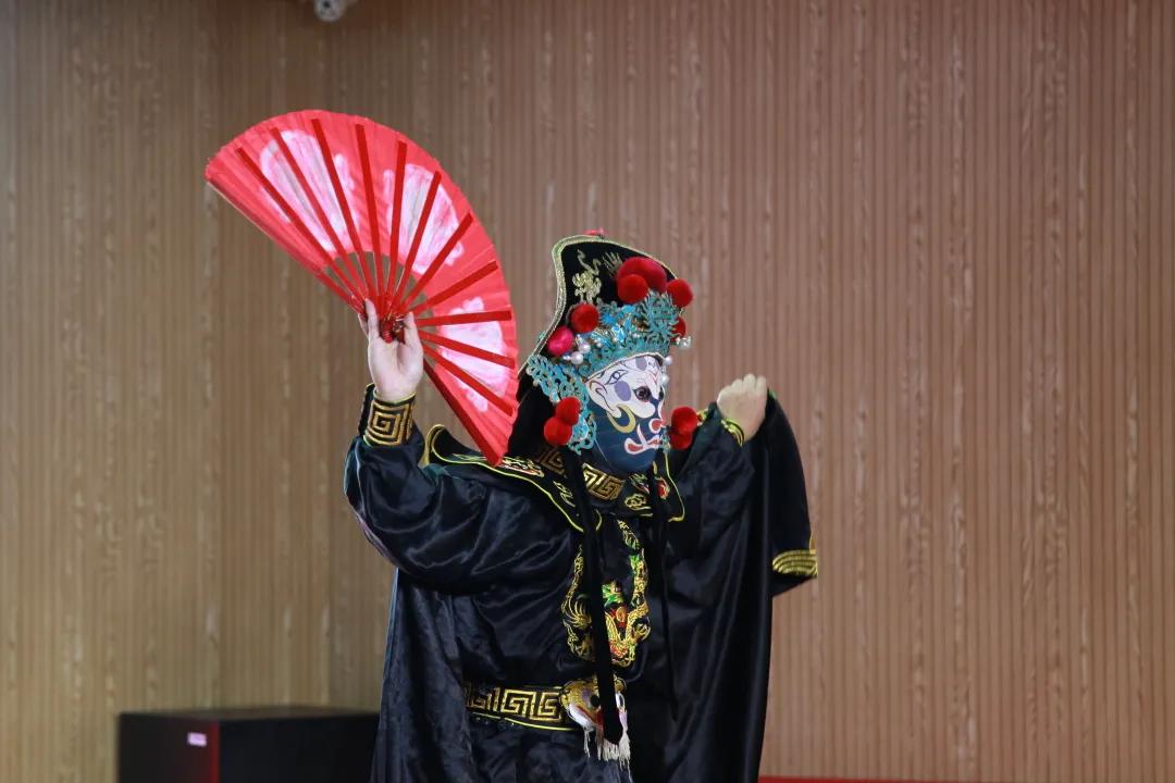 情满重阳孝亲敬老,重阳秋色暖敬老情意浓