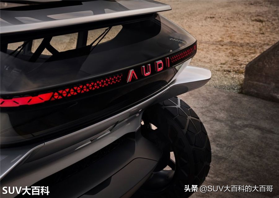 奥迪也发“硬派越野车”,透明座舱+500公里续航,还有无人机引路
