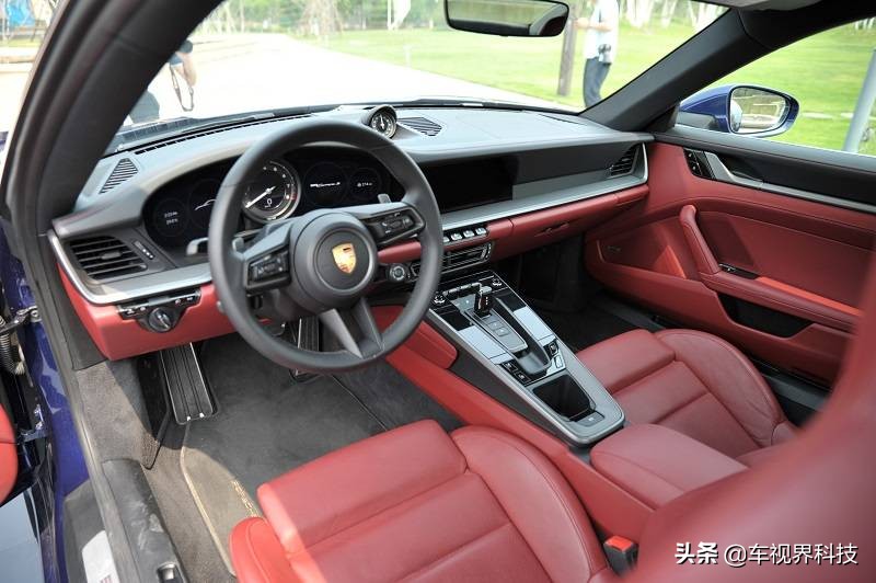 黑科技加持，亮点太多！实拍全新保时捷911