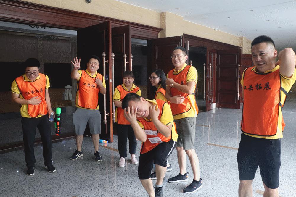 凝心聚力携手并进共创辉煌,凝心聚力谋发展携手共进创佳绩