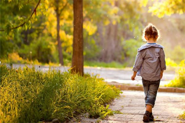 怎么给小孩取名好听好记的名字,孩子的名字起名技巧与方法大全