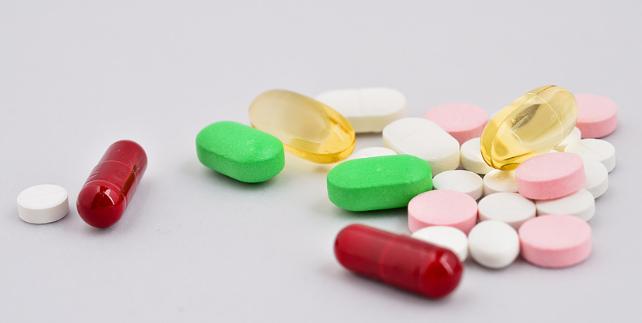 看病的时候发现医生正在查百度,看病前查百度