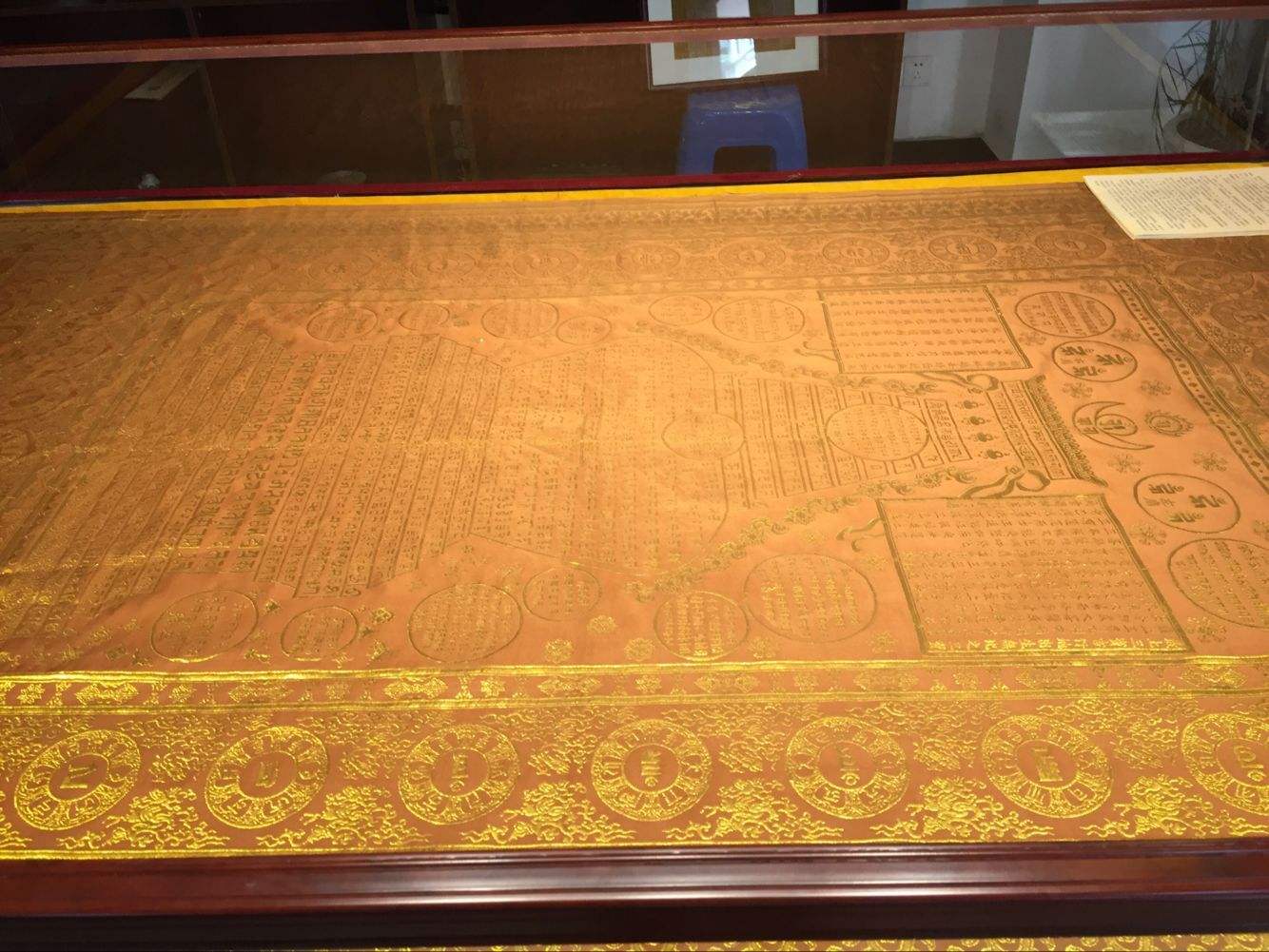 乾隆的陪葬品被卖了,乾隆墓里的陀罗尼经是真的吗