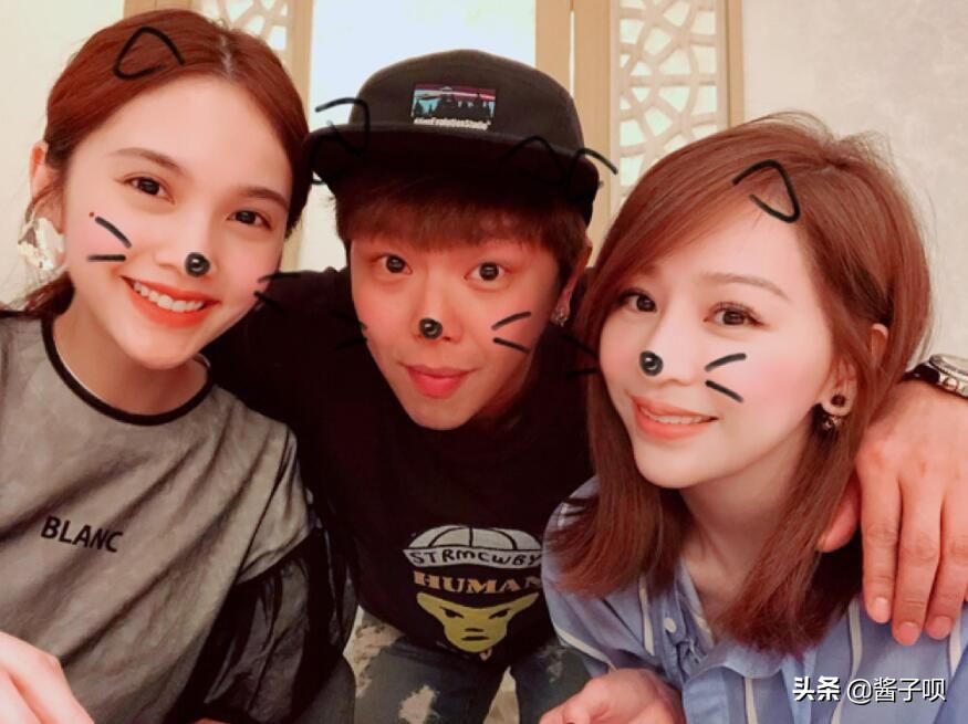 现任和前任女友悼文惊人一致，展现黄鸿升完美人设