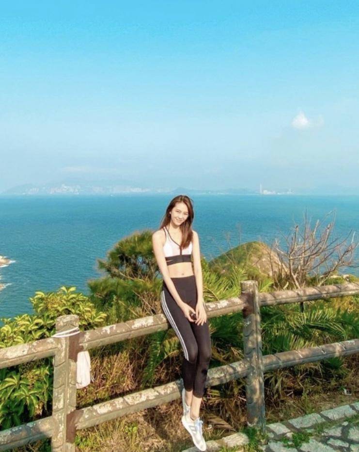 晒泳装照引质疑,晒美照被网曝