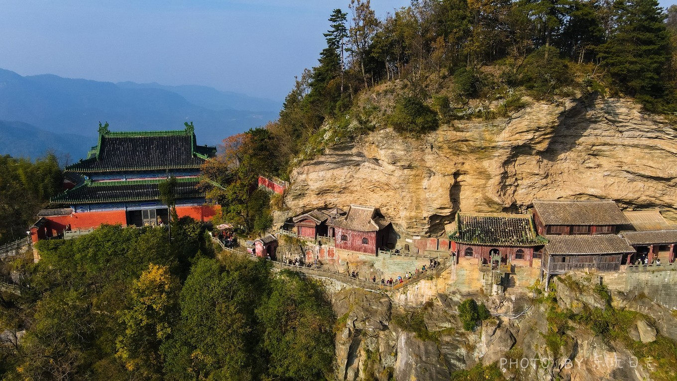 中国的世界文化遗产武当山金顶,悬崖绝壁山水画