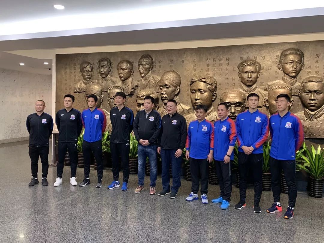 喂？有人做西班牙代购嘛？申花可能有这个需要......