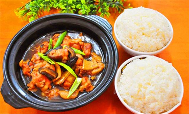 饭店黄焖鸡的制作方法,黄焖鸡米饭商用配方快速出餐