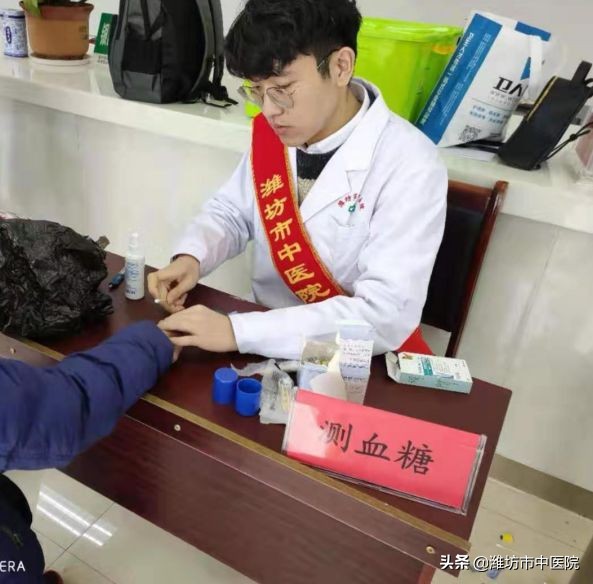 初冬暖行,潍坊最南边的山村,一群白大褂带来“健康大动作”