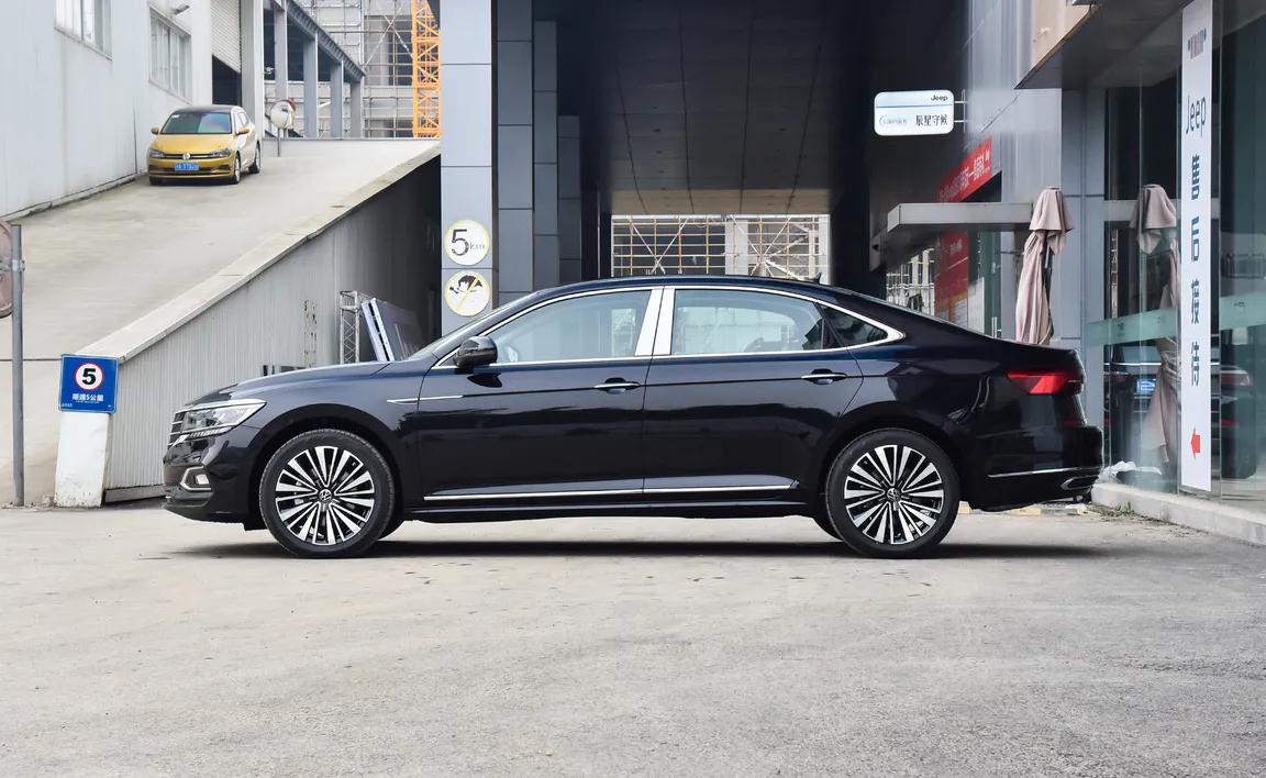 大众帕萨特1.4t值不值得购买,一口气降到5万的车