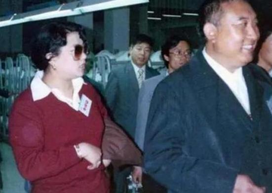 活佛十世班禅,娶了开国上将的外孙女,育有一女现今怎样了?