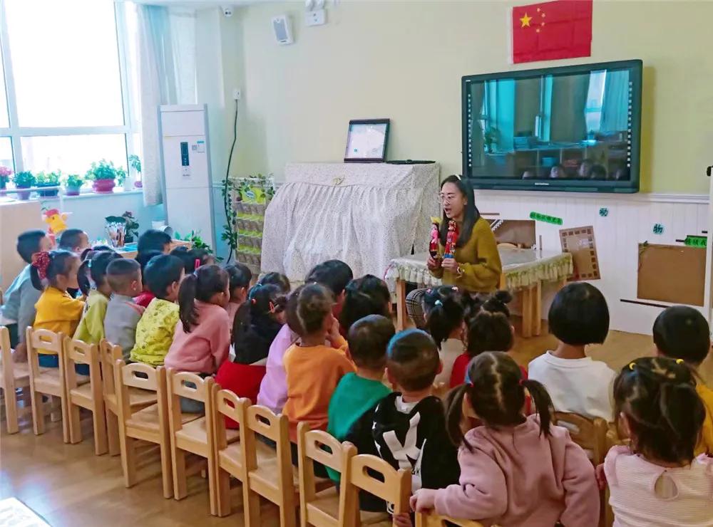 最美教师教育故事讲述,最美教师走出课堂