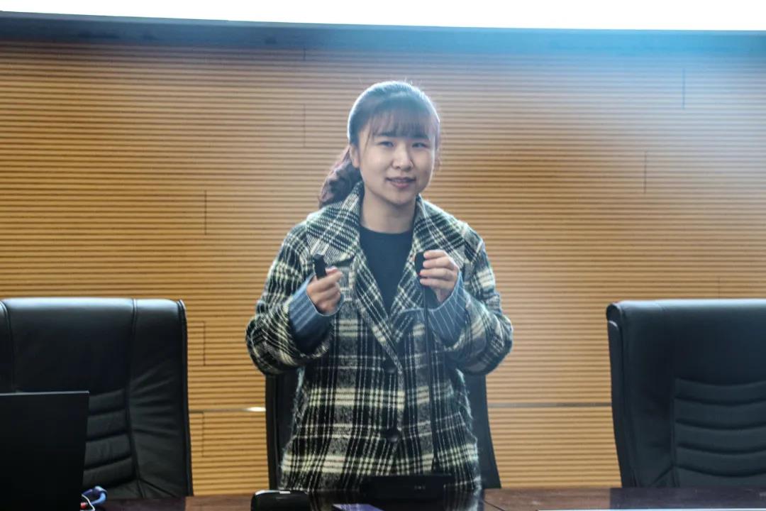 用体育成就体育人,以体育人以体育智以体育心的理解