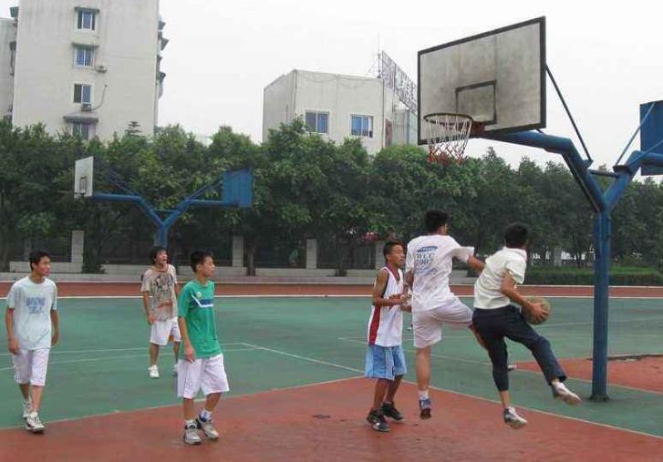 体育老师跑步有多快,体考1千米跑步的技巧