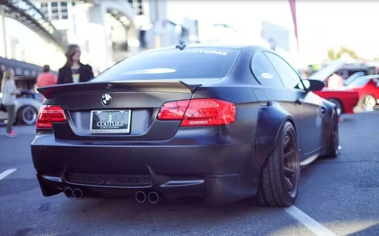 瀹濋┈e92澶栬濂椾欢,瀹濋┈e92鍙岄棬閾惰壊