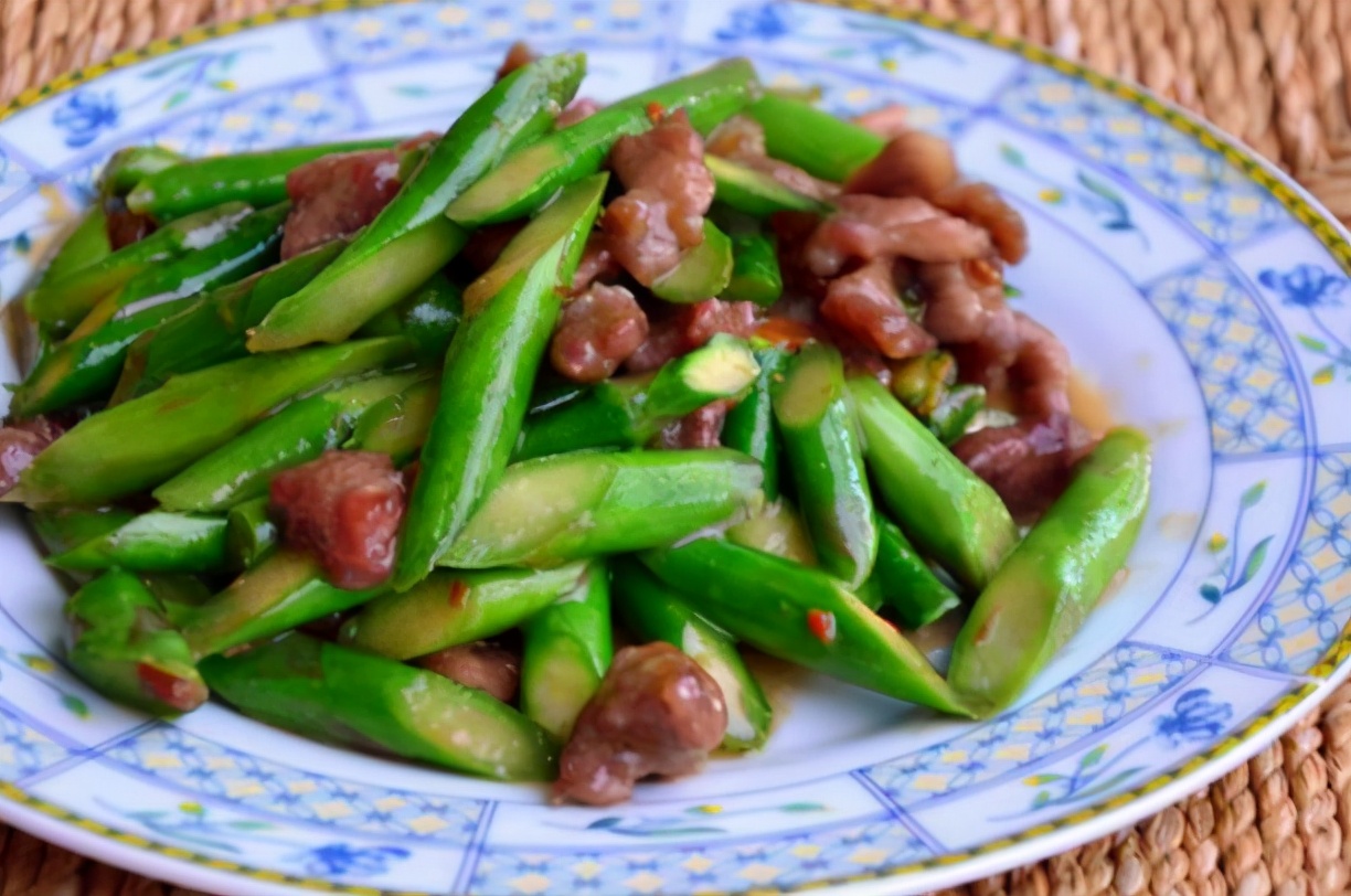 不管炒肉片还是肉丝，牢牢记住炒前多做2步，炒好后又嫩又滑又香