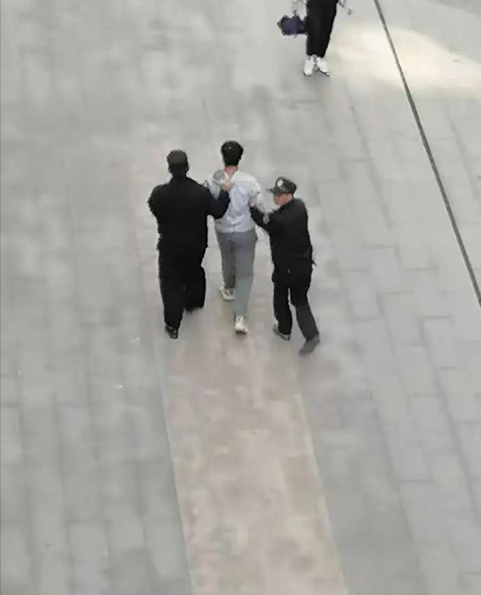 女同学被泼硫酸,3名学生被泼硫酸后续