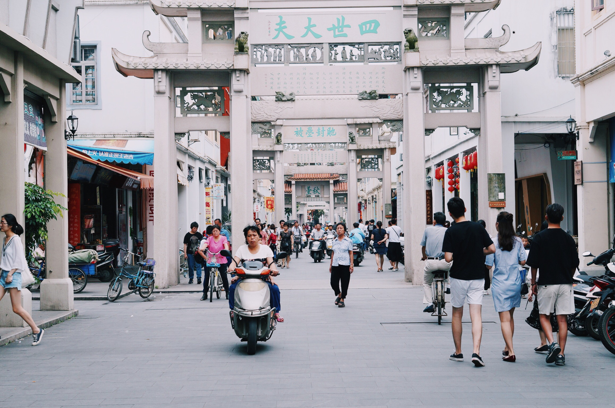 自驾探索商海浮沉：三大商帮唯有它硕果仅存，占据华人半数财富