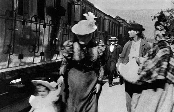 百年电影改革史：从胶片到4D巨幕，610亿产业巨变在即