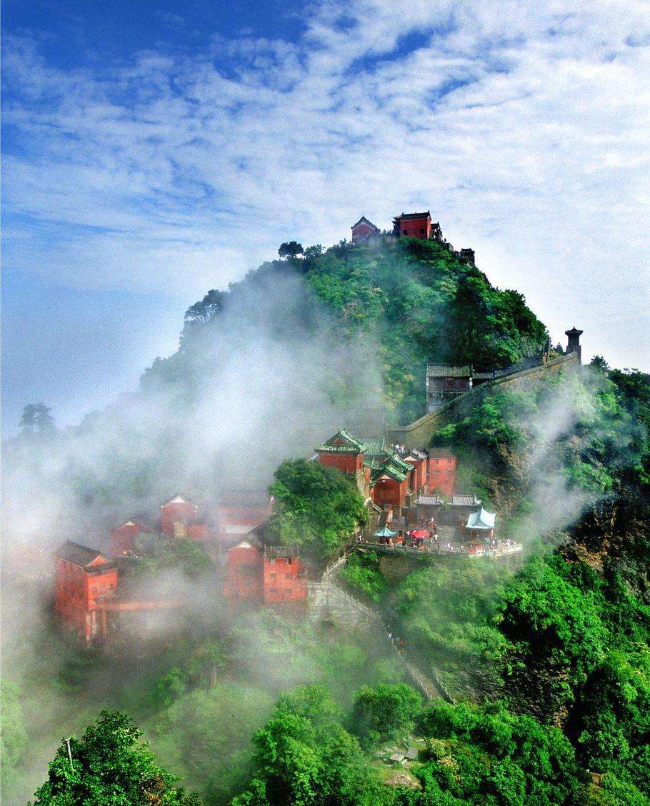 易经里面应对小人的办法有九条,易经讲如何对待小人