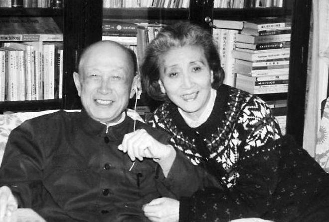 世界上最伟大的科学家爱因斯坦,牛顿和爱因斯坦谁是真正的天才