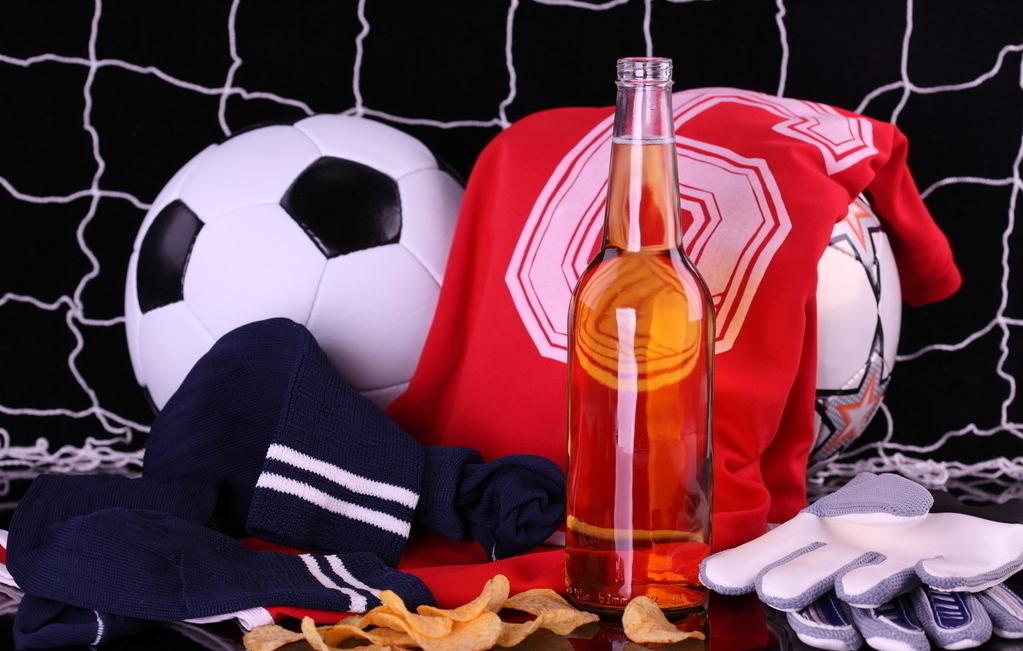 看世界杯为何要喝啤酒,世界杯怎么能少了啤酒