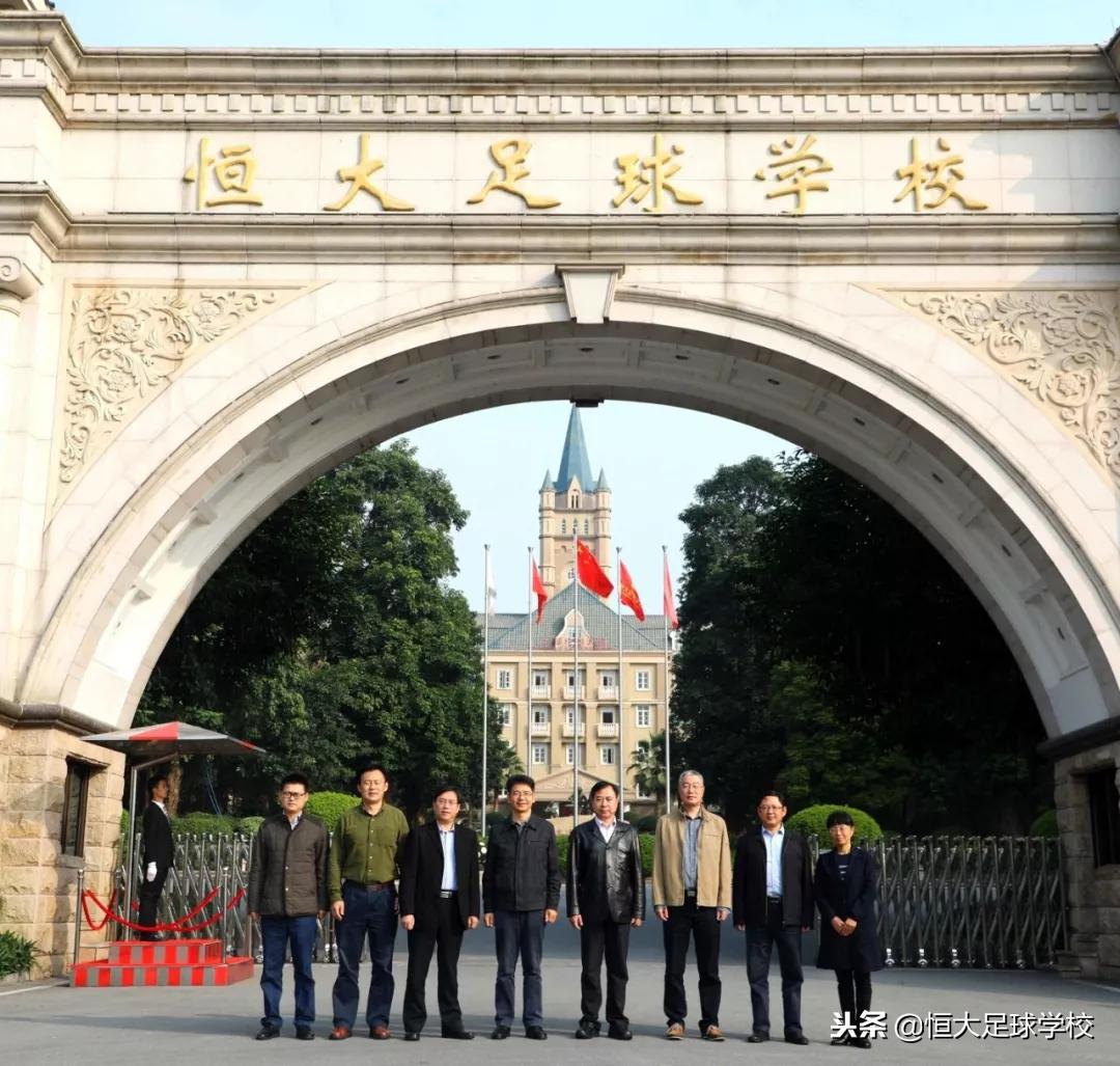 广州恒大足球学校招生条件及费用,恒大足球学校还在开么