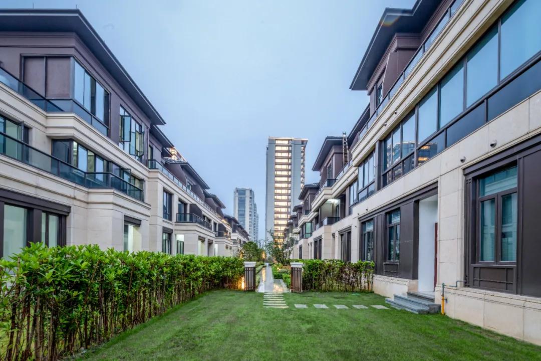 赚了！杭州一新中式小区实景颜值惊人，装标板块封王