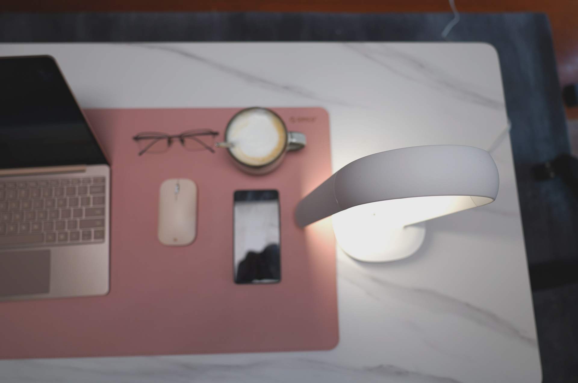 护眼台灯台式和落地款如何选,高性价比护眼台灯选择