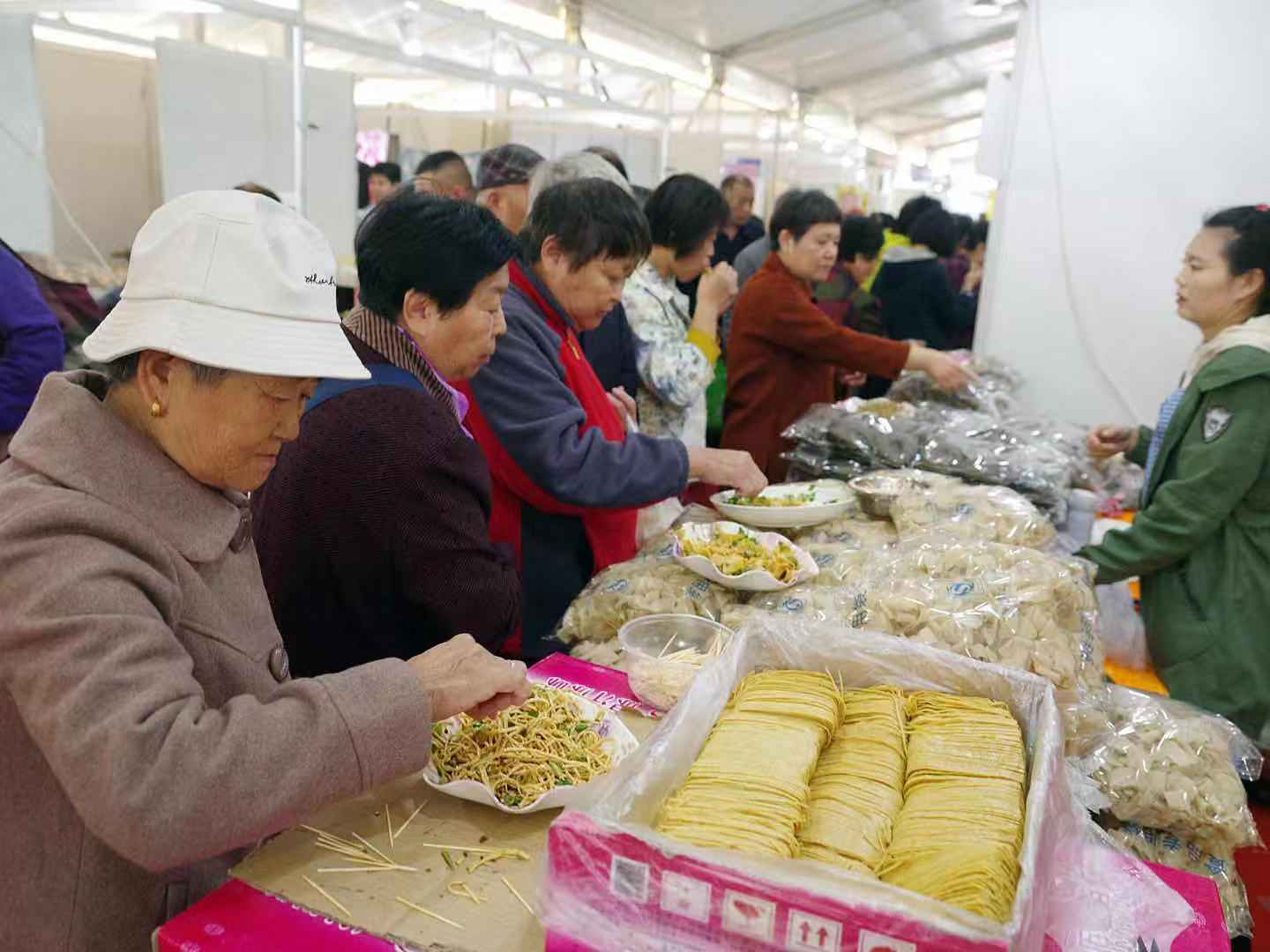 顺义这个地方热闹了,物美价廉好货全来了,有保暖内衣还能以旧换新