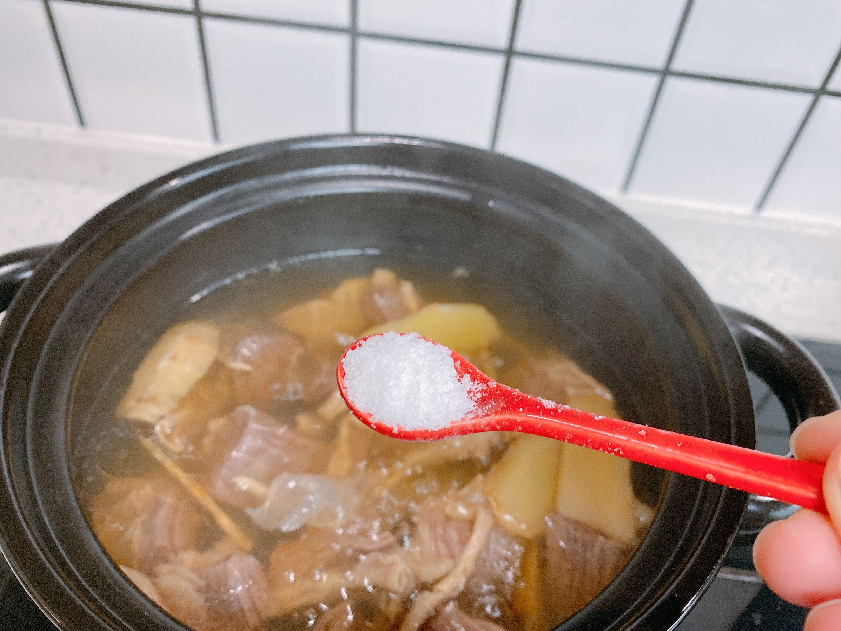 清炖牛肉怎样做到汤清淡肉入味,清炖牛肉汤怎么炖好吃又烂