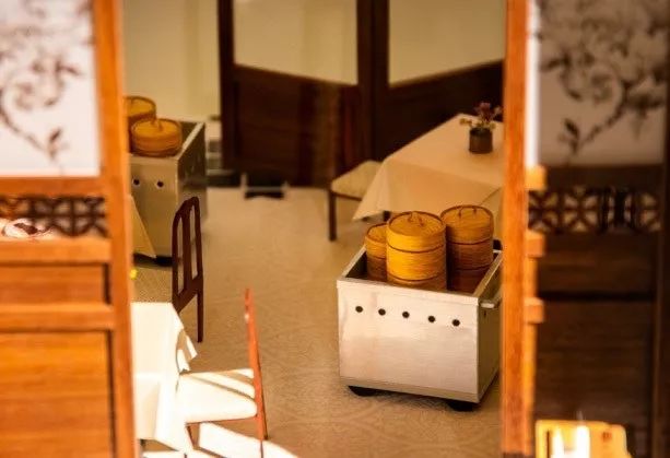 纸扎登上巴黎设计周,巴黎时装周纸扎