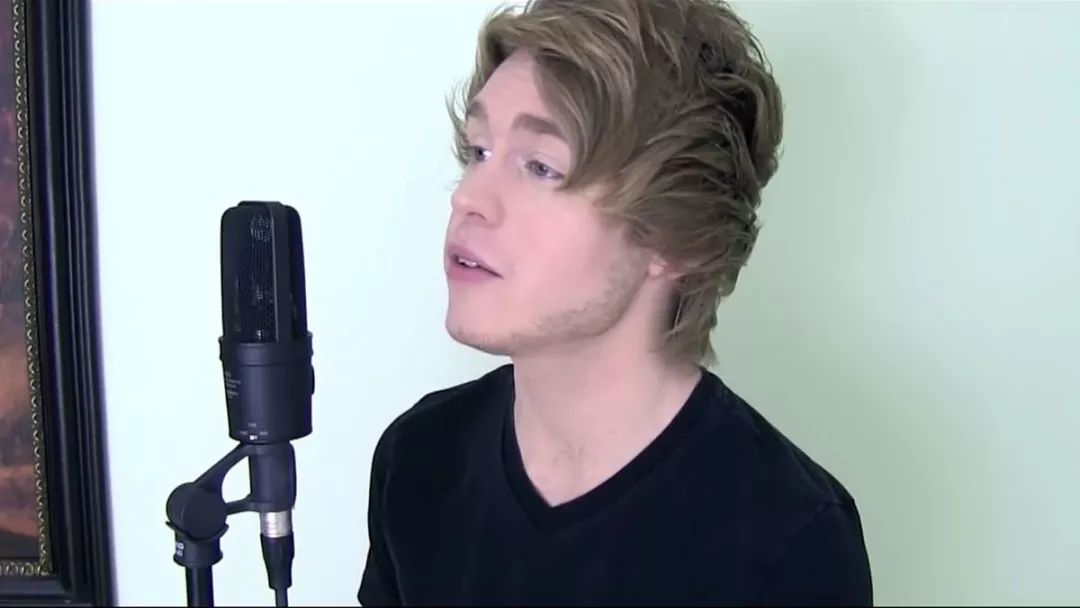 为自证头号粉丝，这群未成年女孩向YouTube网红发露骨视频？？？