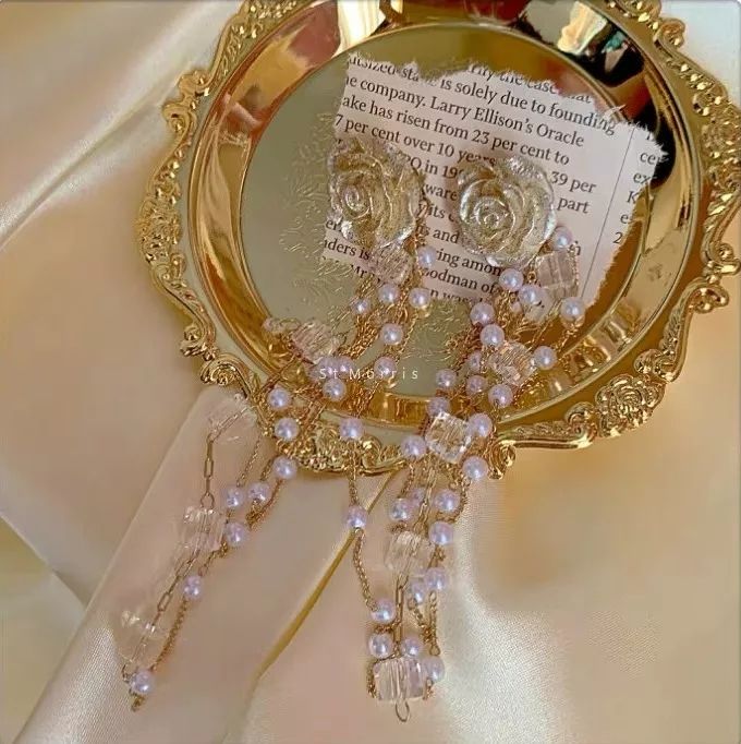 耳饰别致不对称,耳饰可爱黑白