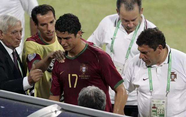 梅西c罗落泪卡卡,梅西c罗感人瞬间