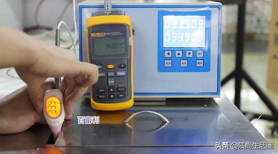 体温计量腋下左右不一样,体温计腋下测多少度算正常