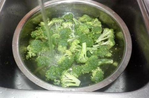 西兰花真的有虫怎么洗干净,西兰花里面的虫子怎么洗干净