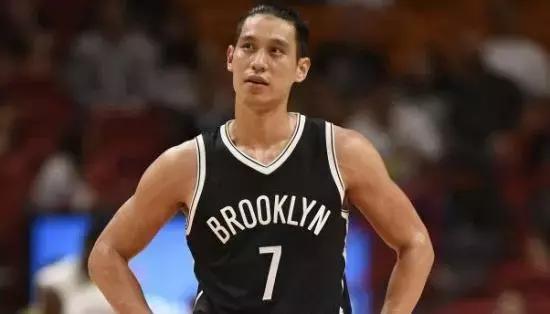 一个春天，比孩子低半头的同学，一下子超过了我们家宝宝