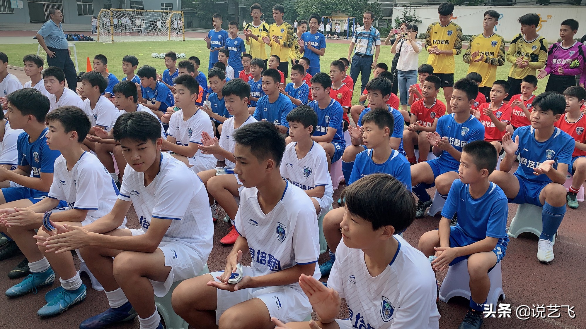 国足郑斌指导,学足球和练足球