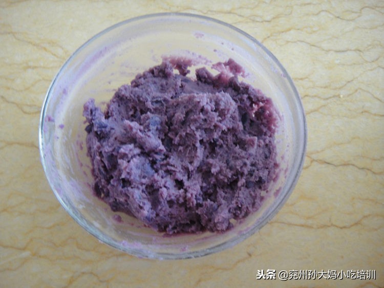 自家炸油条面的做法,家庭自制老面发面油条的做法