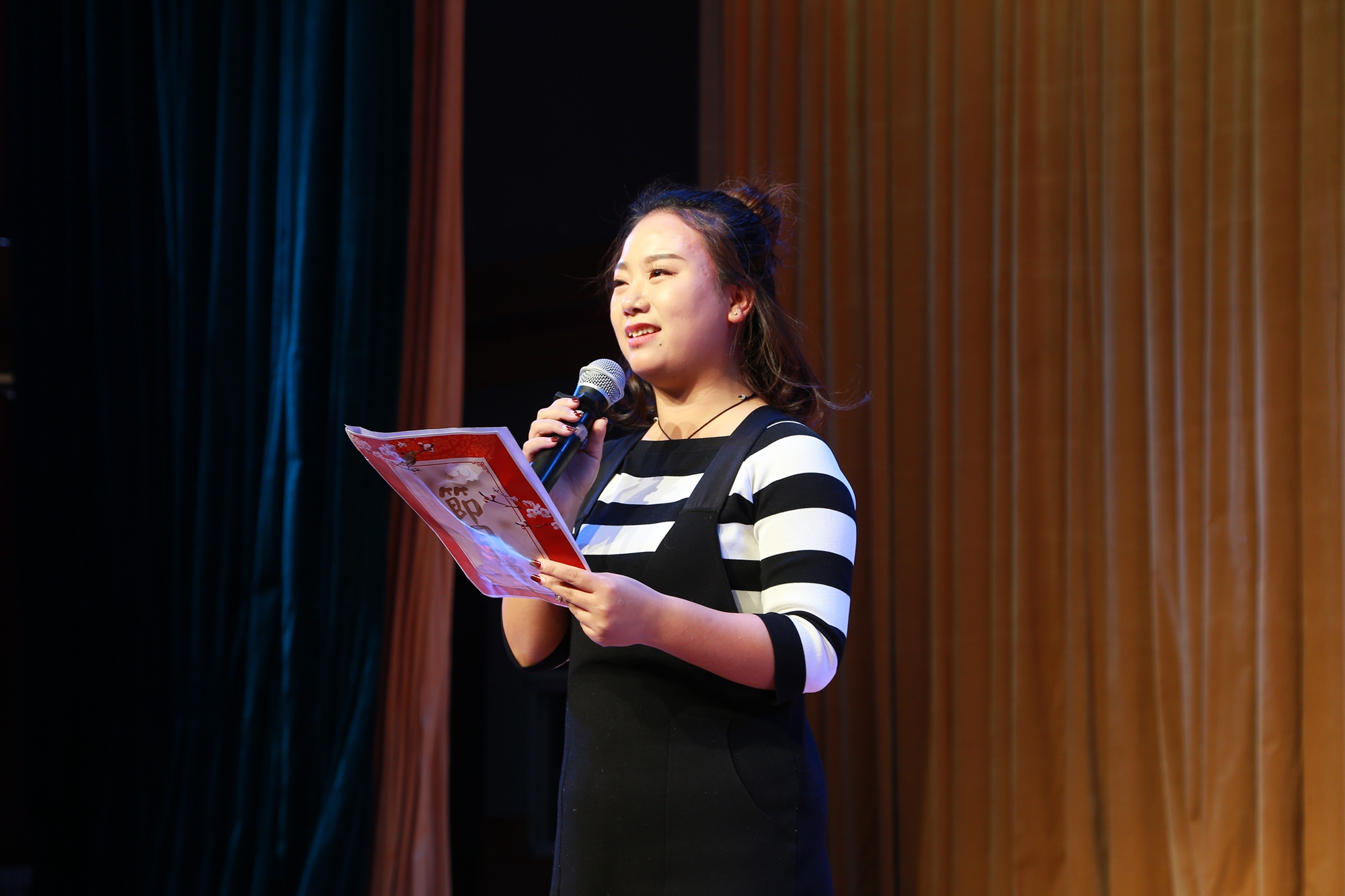 金鸡艺术《舞动人生梦想起航》专场晚会在青少年活动中心演出