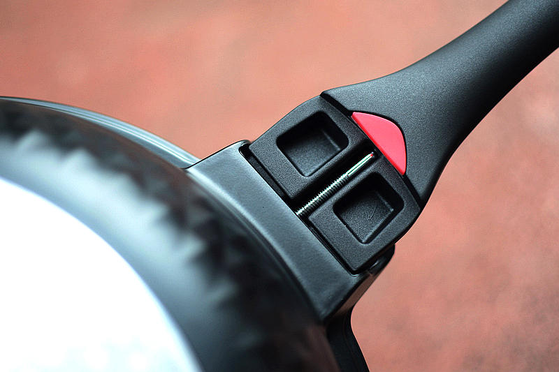 厨房空间开拓者---英国帝伯朗不粘锅,享受生活中美食的冲击