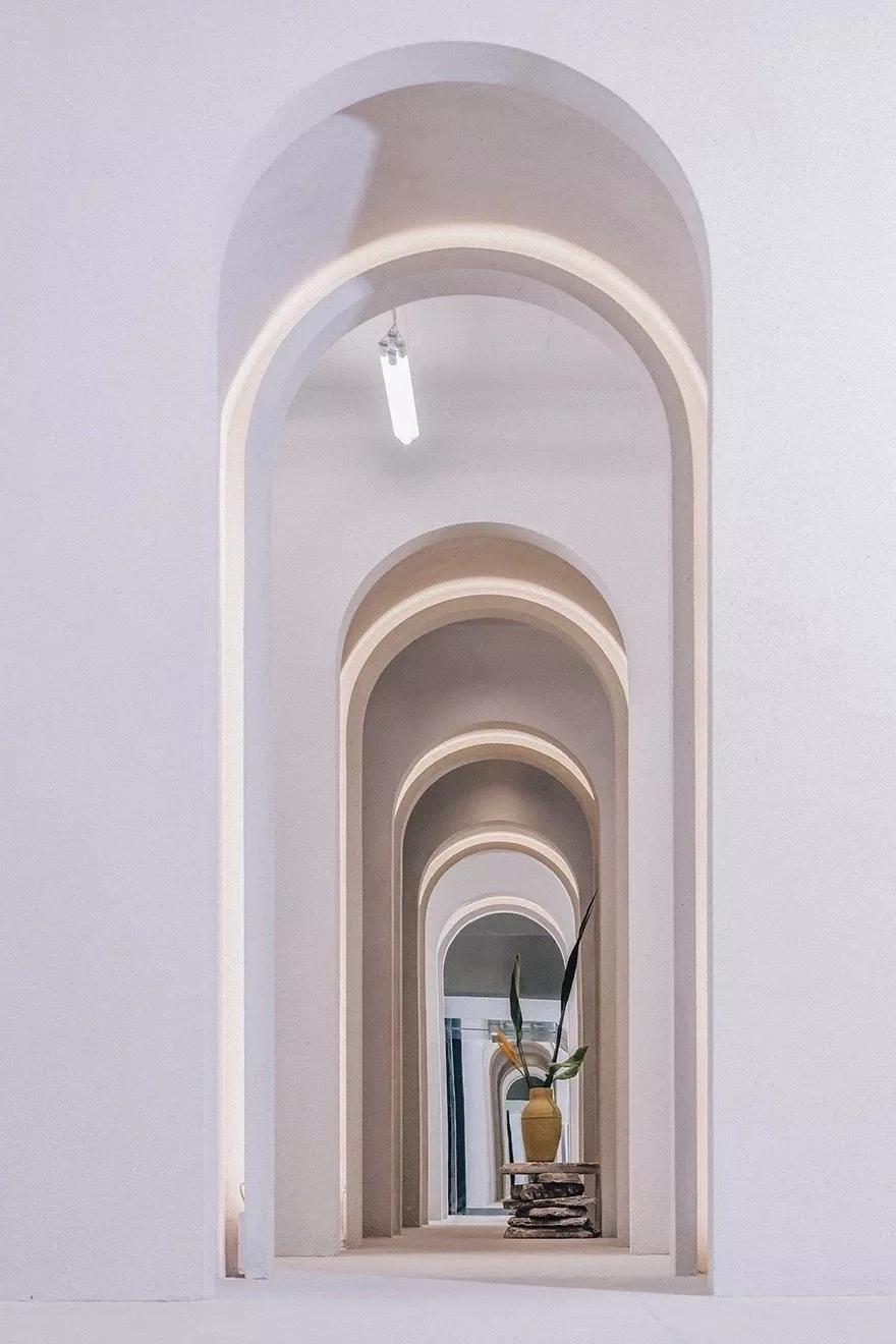 prada跟nike联名海报,pradanike合作款