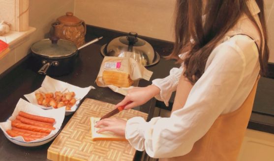 如果女孩子说不快乐要怎么做,不快乐的女生该怎么做