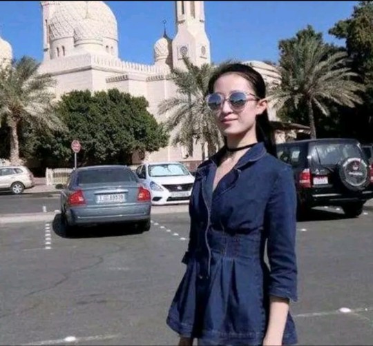 在迪拜100块钱可以买什么,在迪拜十几万人民币能买什么车