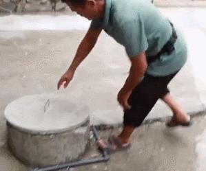 90岁大爷救完人指定要“报酬”，却被网友称赞：干得漂亮