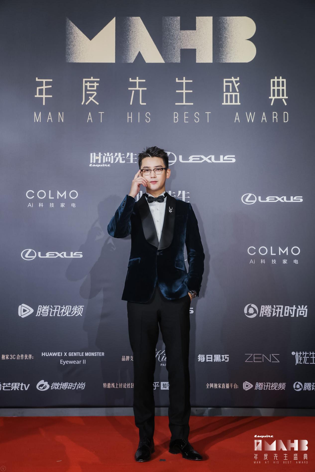 戴上眼镜还摘不下来了,戴上就摘不下来的美瞳