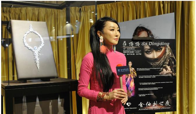 萨顶顶的“假唱转话筒事件”,萨顶顶假唱转话筒事件视频