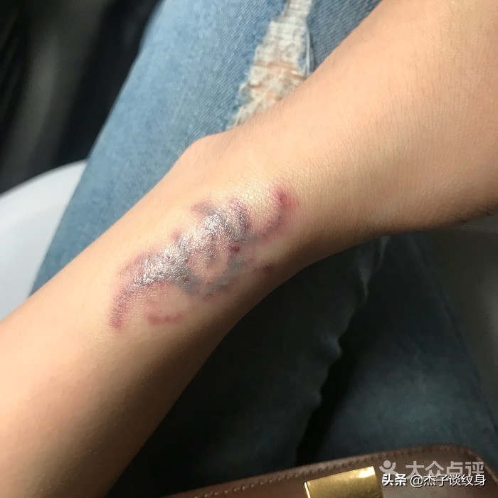 在哪里洗纹身最好,洗纹身液可以把纹身洗掉吗